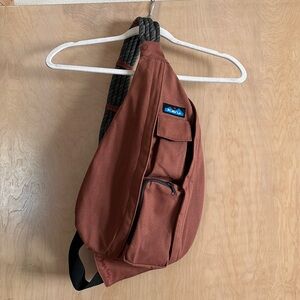NWOT Kavu crossbody bag. Mauve color.
